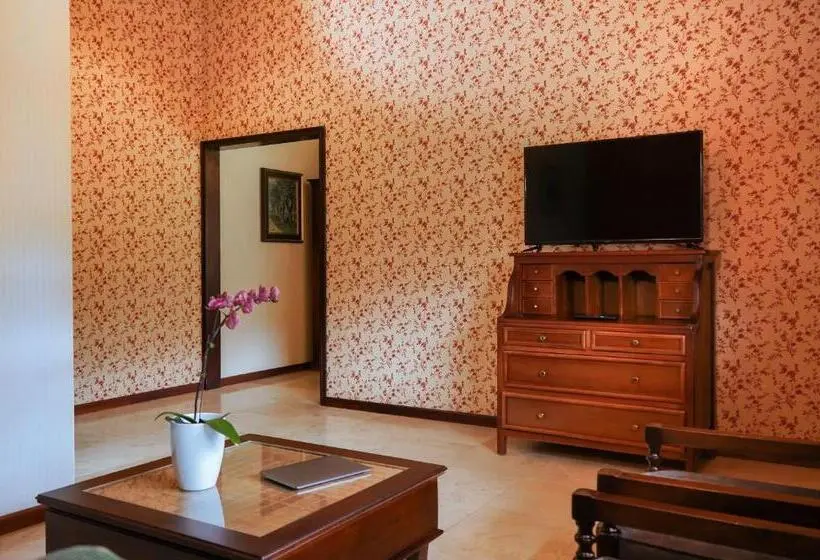 プレジデントスイートルーム, Uzhupud Garden Hotel & Lodge
