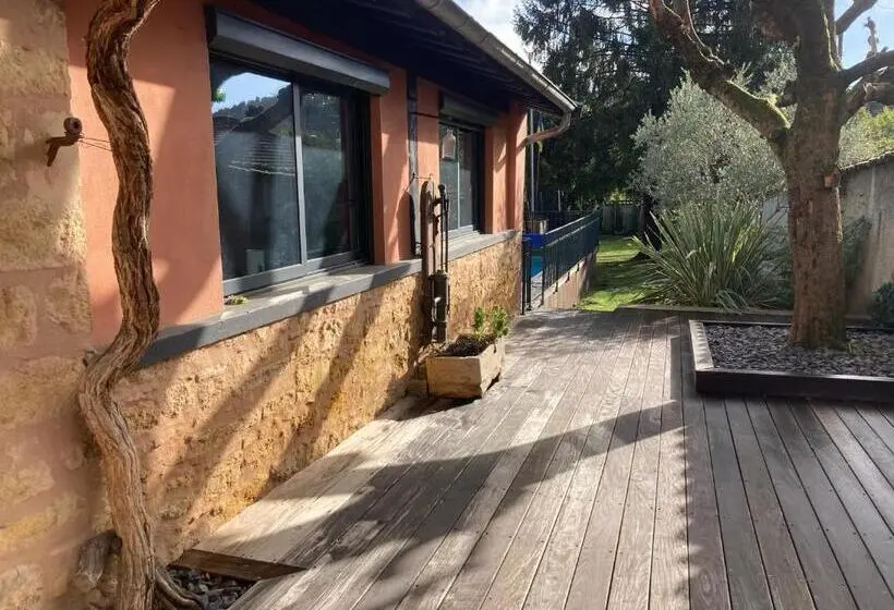 スタンダードトリプルルーム, Chambre Et Petit Déjeuner à Collonges Au Mont D Or