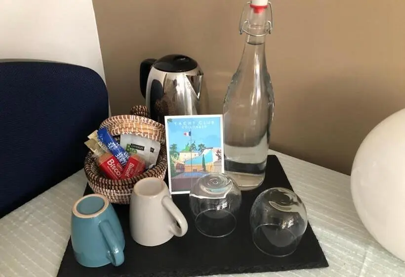 スタンダードトリプルルーム, Chambre Et Petit Déjeuner à Collonges Au Mont D Or