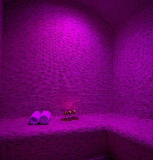 Номер Deluxe с Балконом, The Newport Lodge   Incl 3h Wellness & Use Ebikes & Breakfast