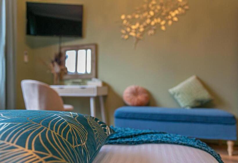 Номер Deluxe с Балконом, The Newport Lodge   Incl 3h Wellness & Use Ebikes & Breakfast