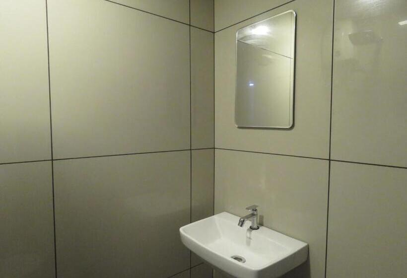 Трехместный Номер Deluxe, Reegate Inn Near South Railway Station