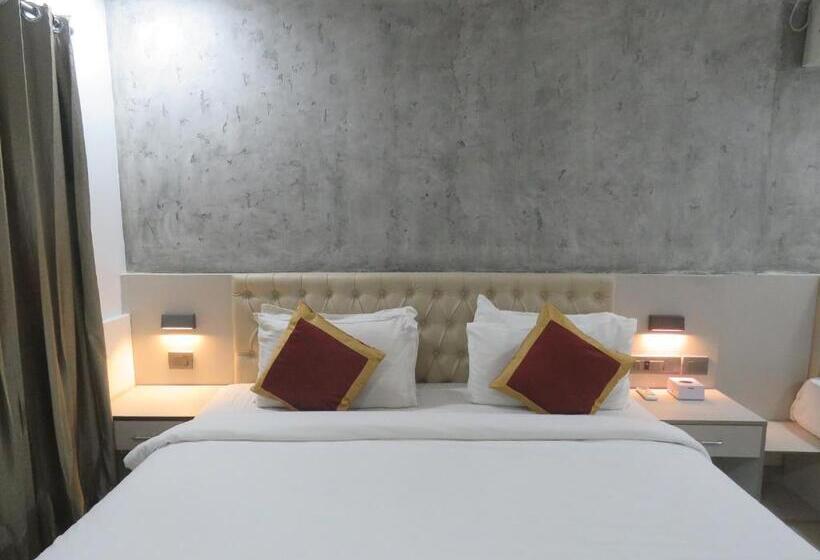 Трехместный Номер Deluxe, Reegate Inn Near South Railway Station