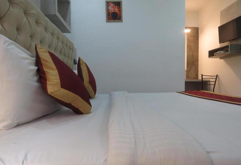 Номер Deluxe, Reegate Inn Near South Railway Station