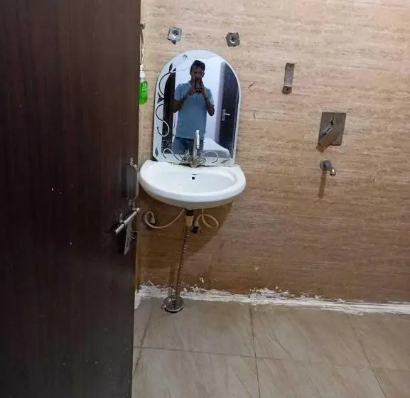 اتاق کلاسیک سه تخته, O Kl Khari Near Ashoka Park Mein Metro