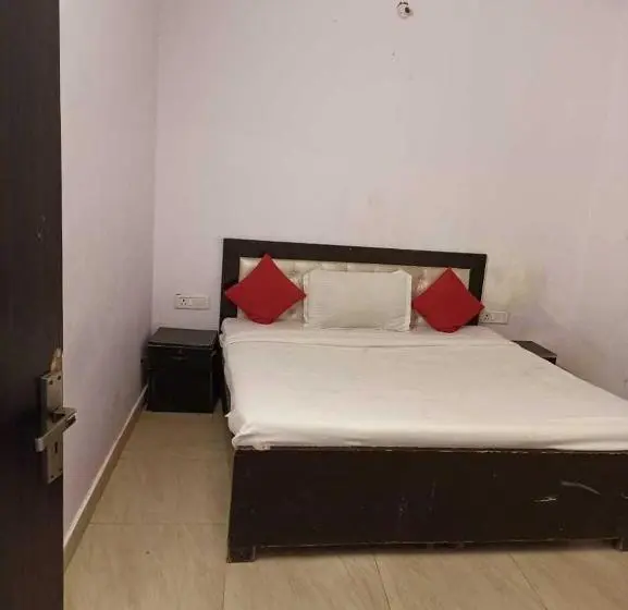 اتاق کلاسیک سه تخته, O Kl Khari Near Ashoka Park Mein Metro
