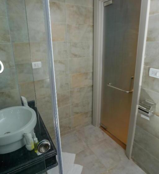 اتاق لوکس سه تخته با چشم‌انداز, Nine Pyramids View