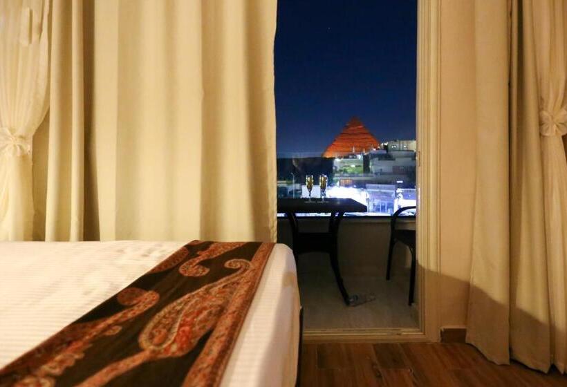 سوئیت دولوکس با چشم‌انداز, Nine Pyramids View