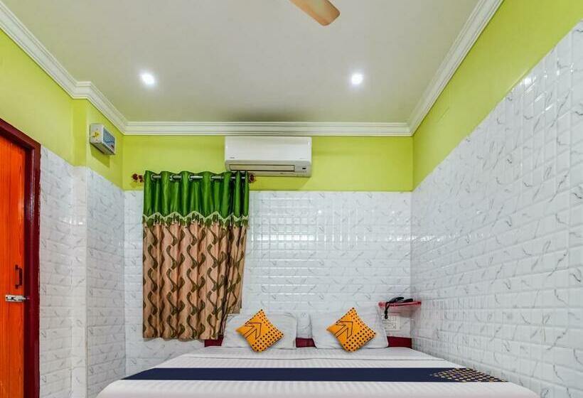 اتاق کلاسیک سه تخته, Spot On Madhavi Residency & Lodge