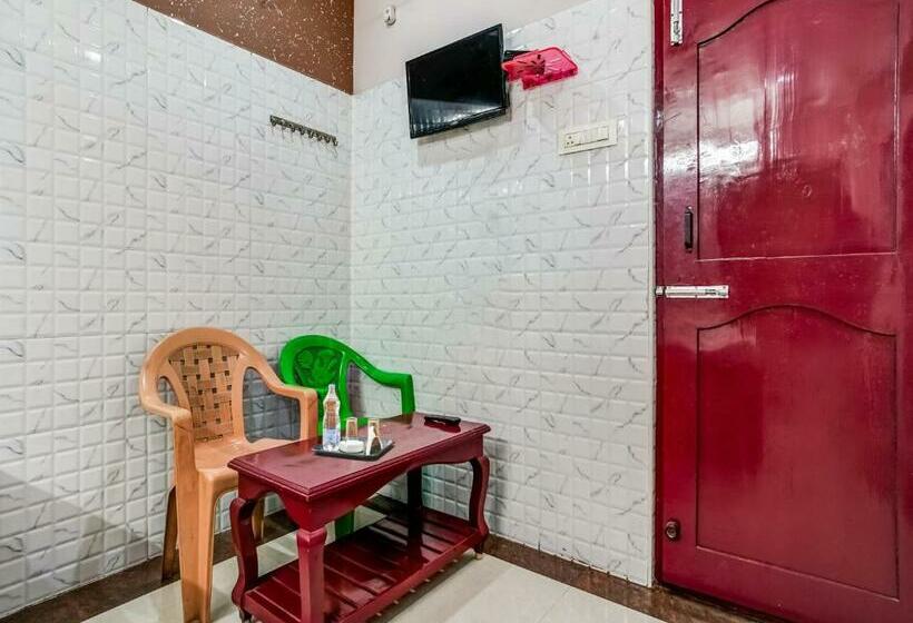 اتاق کلاسیک سه تخته, Spot On Madhavi Residency & Lodge