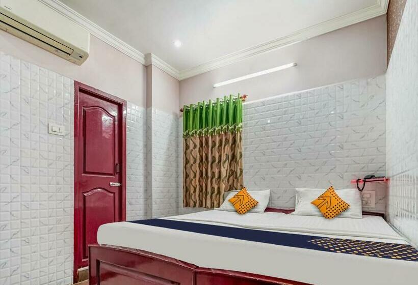 اتاق کلاسیک سه تخته, Spot On Madhavi Residency & Lodge