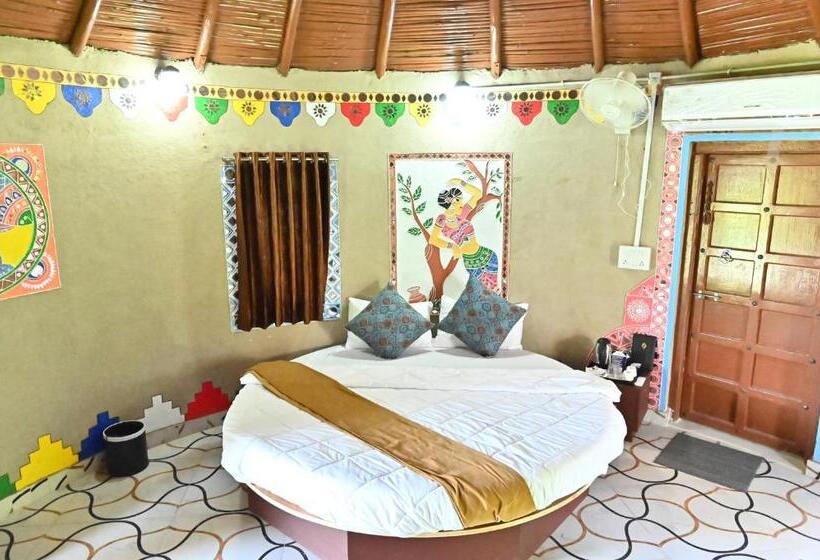 스탠다드 룸, Modhera Sunrise Resort   Tents Bhungas Jungle Restaurants & Candlelight Dining