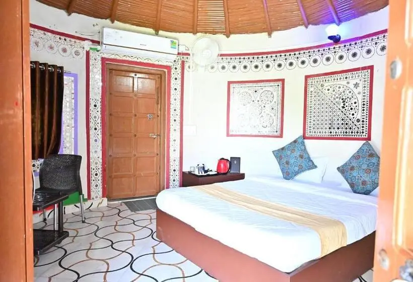 デラックスルーム, Modhera Sunrise Resort Tents Bhungas Jungle Restaurants & Candlelight Dining