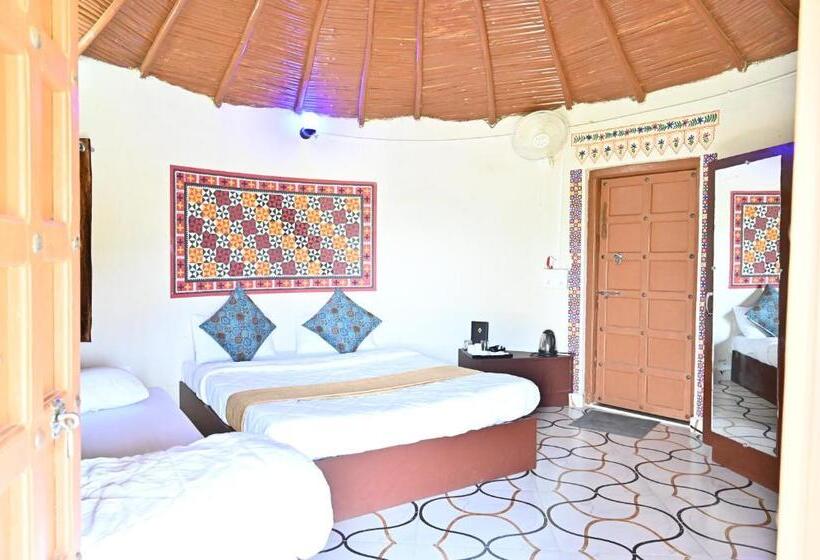 디럭스 룸, Modhera Sunrise Resort   Tents Bhungas Jungle Restaurants & Candlelight Dining