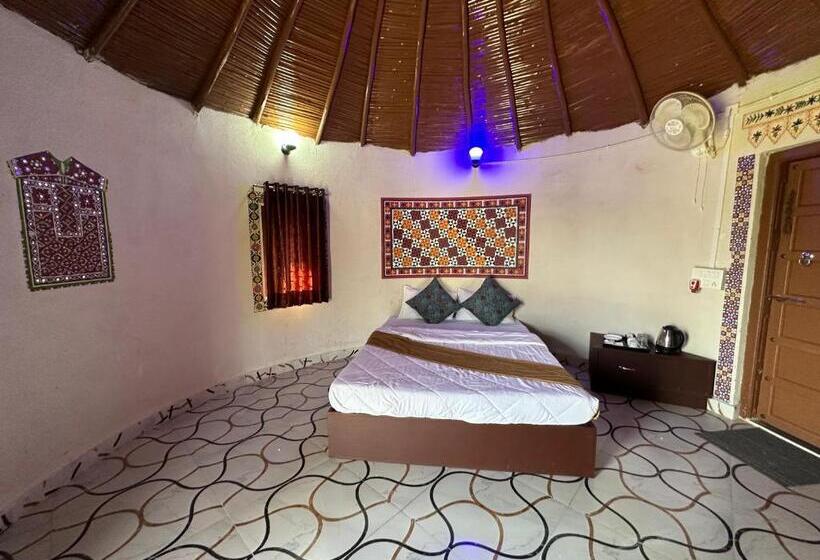 디럭스 룸, Modhera Sunrise Resort   Tents Bhungas Jungle Restaurants & Candlelight Dining