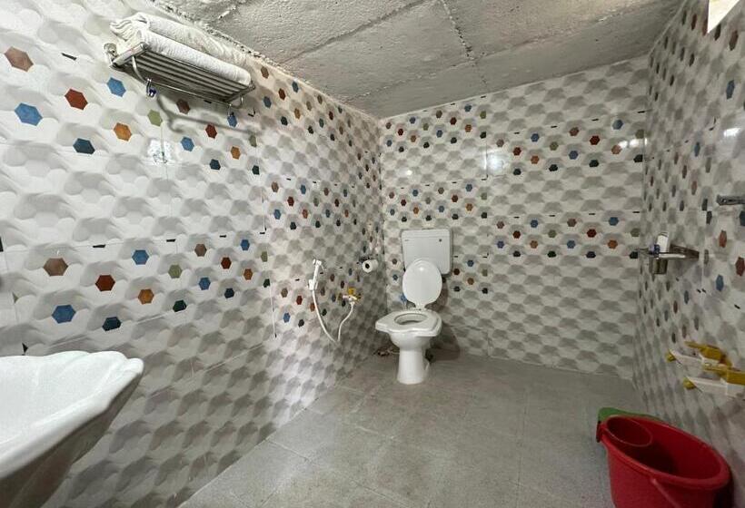 디럭스 룸, Modhera Sunrise Resort   Tents Bhungas Jungle Restaurants & Candlelight Dining