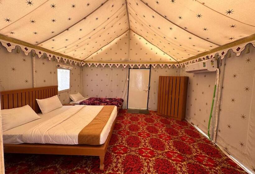 패밀리 룸, Modhera Sunrise Resort   Tents Bhungas Jungle Restaurants & Candlelight Dining