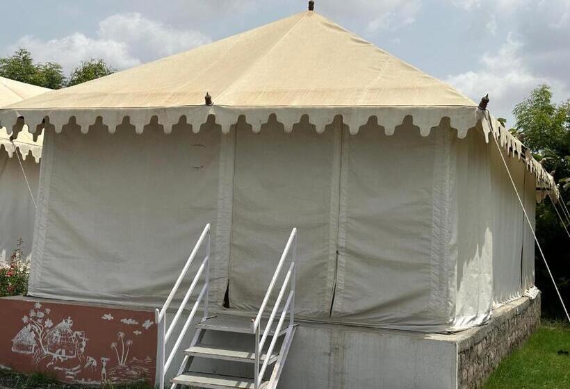 패밀리 룸, Modhera Sunrise Resort   Tents Bhungas Jungle Restaurants & Candlelight Dining