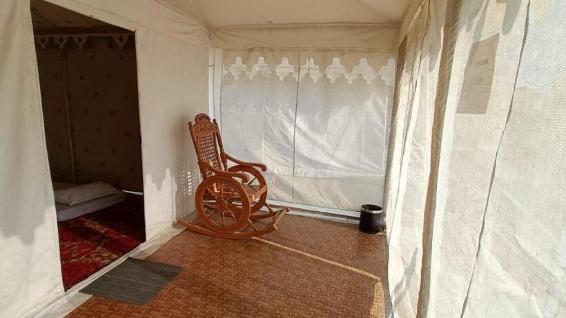 패밀리 룸, Modhera Sunrise Resort   Tents Bhungas Jungle Restaurants & Candlelight Dining