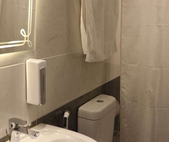 اتاق استاندارد سه نفره, New Midtown