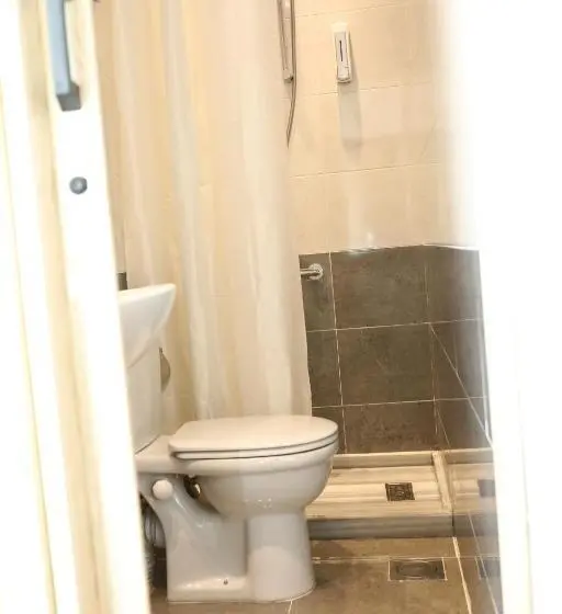 اتاق لوکس با بالکن, New Midtown