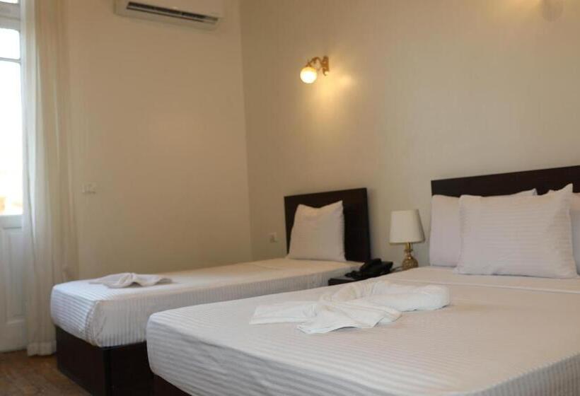 اتاق استاندارد سه تخته با بالکن, New Midtown