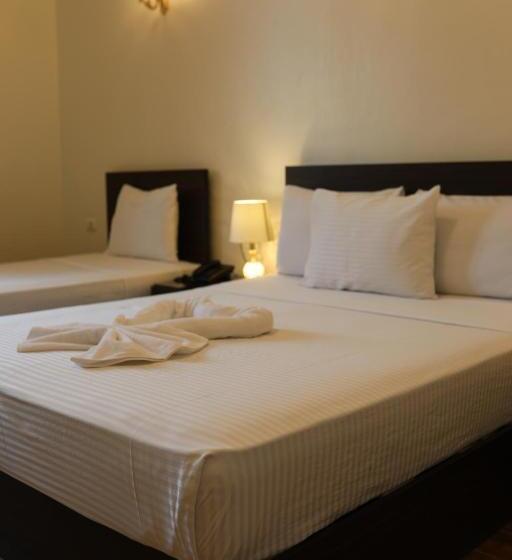 اتاق استاندارد سه تخته با بالکن, New Midtown