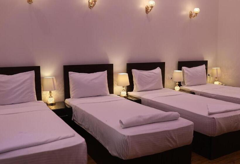 اتاق لوکس چهار تخته, New Midtown