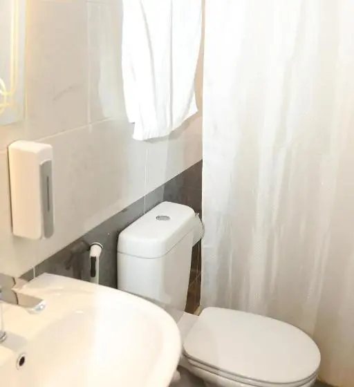 اتاق استاندارد با بالکن, New Midtown