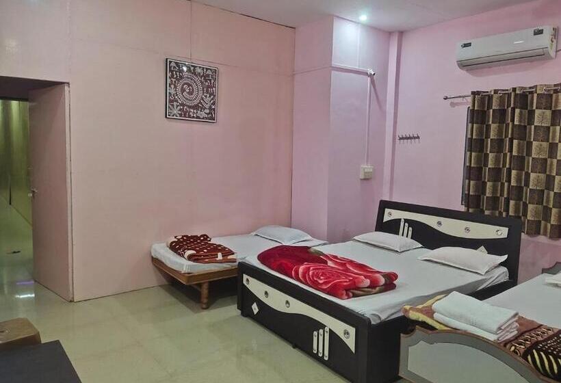 חדר משפחתי, Vrundavan Resort, Narmada