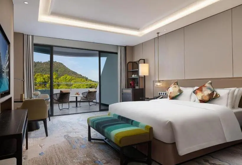 キングサイズベッドのスタンダードルーム, White Swan Hotel Taizhou