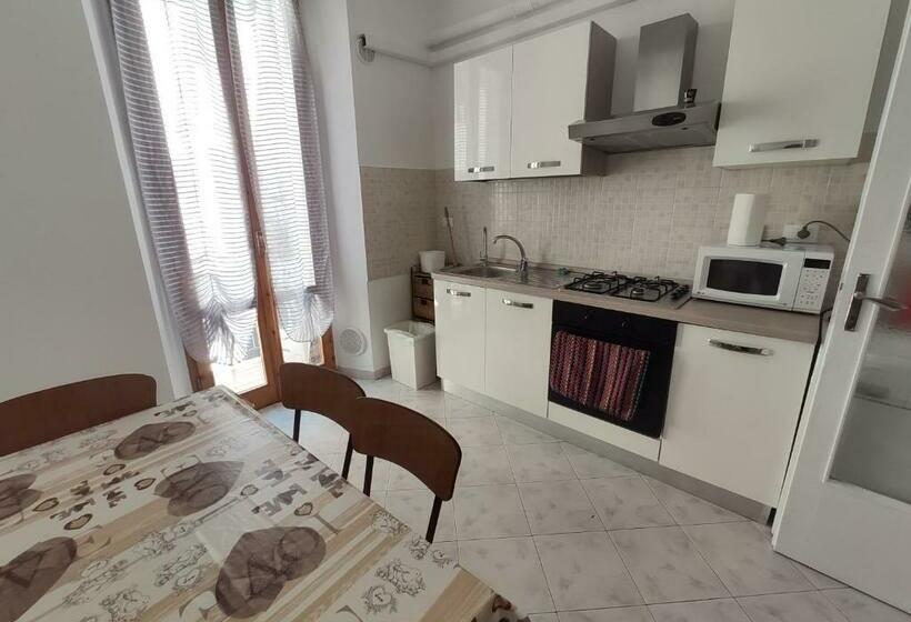 اتاق استاندارد چهار تخته, La Selva Durante