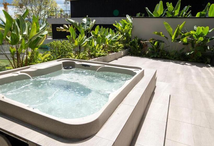 1 Schlafzimmer Apartment mit Terrasse, Wake   Branded Residences