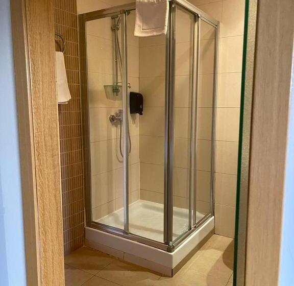 חדר דלוקס, Bruc