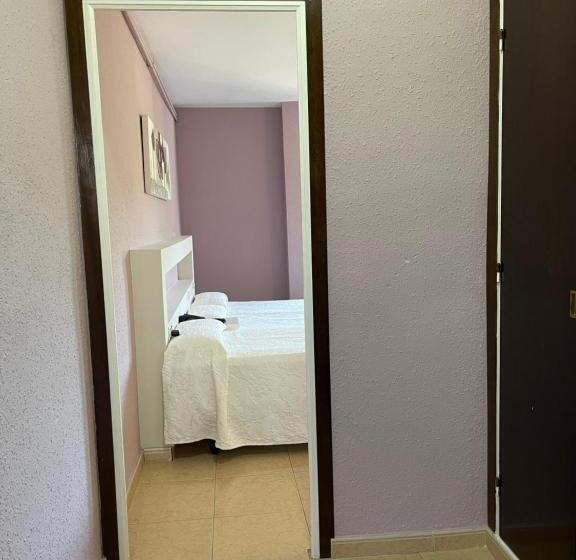 חדר סטנדרט לשלושה, Bruc