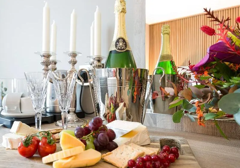 スーペリアトリプルルーム, Castle Varagh Hotel & Bar