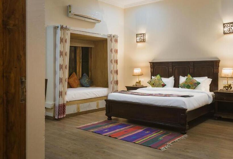 디럭스 룸, Dev Garh