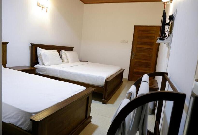 Трехместный Номер Deluxe, Riverside Inn