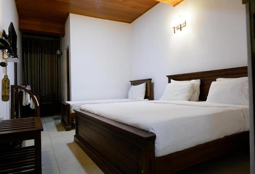Трехместный Номер Deluxe, Riverside Inn