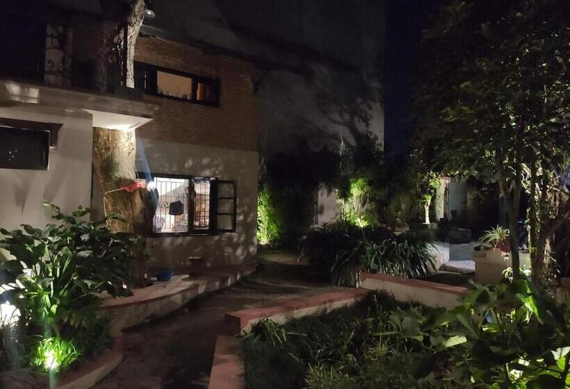 اتاق استاندارد با بالکن, Laughing Buddha Guest House & Villa