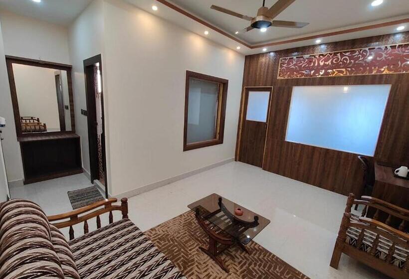 家庭套房, Unique Shantiniketan