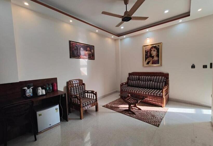 家庭套房, Unique Shantiniketan