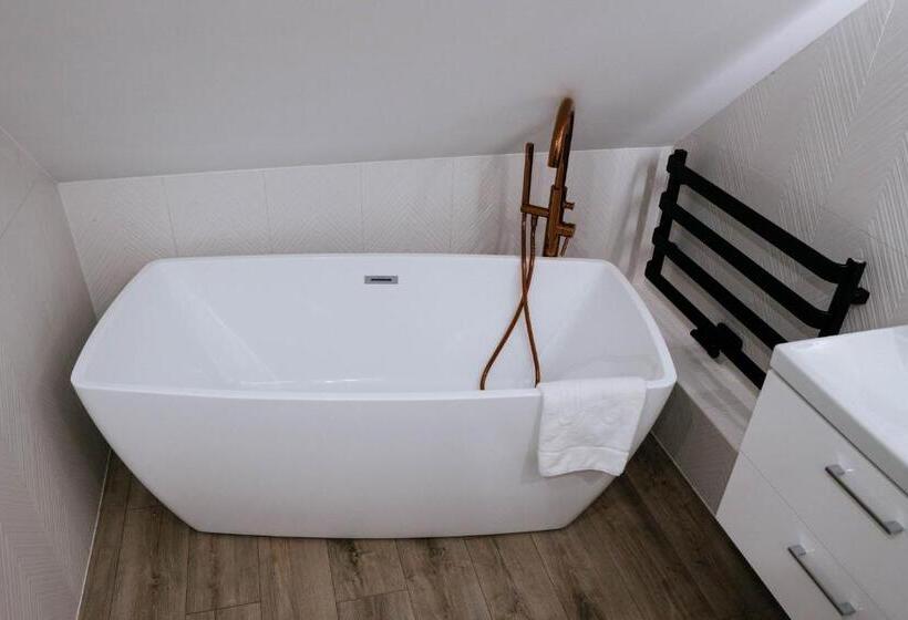 小型套房带阳台, The View