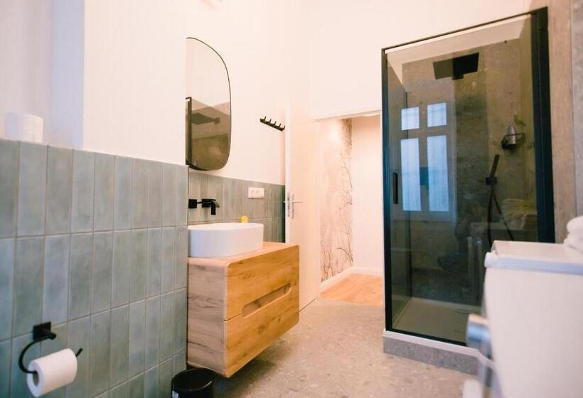 آپارتمان سوپریور 1 خوابه, The Weinert Suites