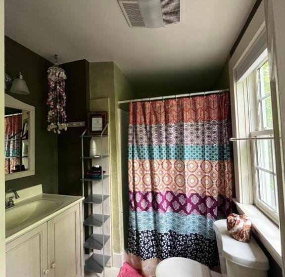 غرفة ديلوكس, Admiral Peary Inn