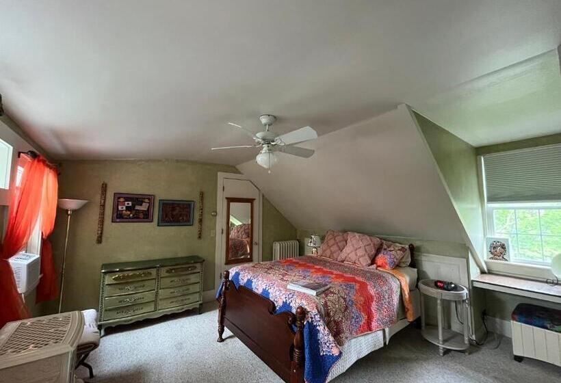 غرفة ديلوكس, Admiral Peary Inn