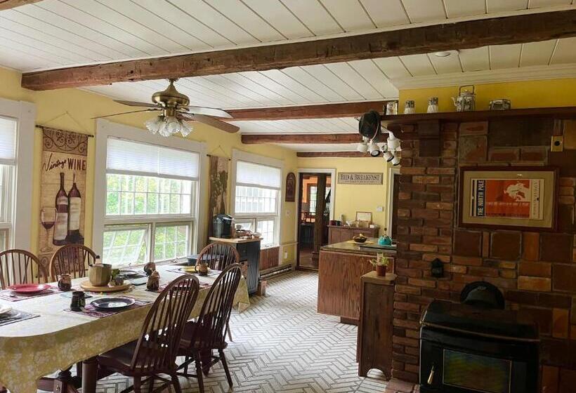 غرفة قياسية, Admiral Peary Inn