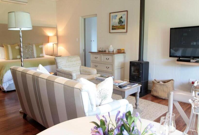 سوییت لوکس, Angala