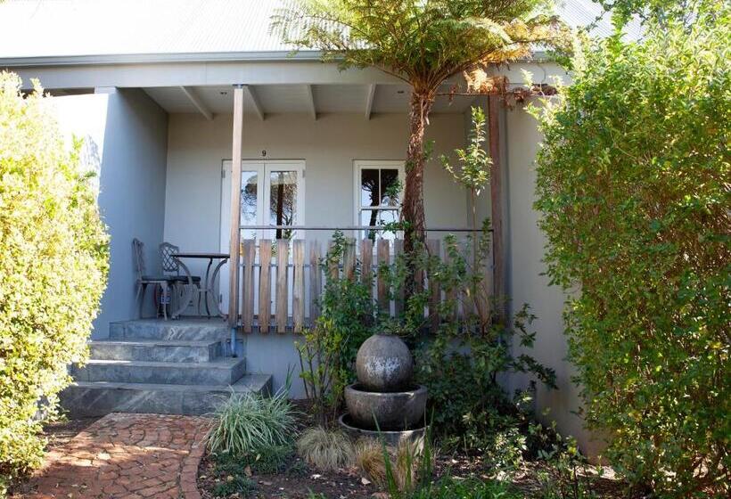 اتاق لوکس, Angala