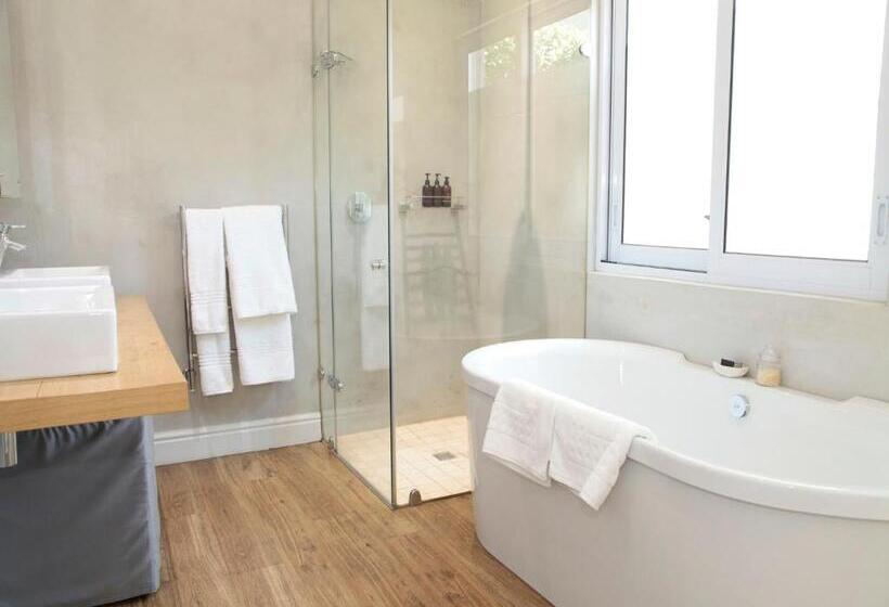 اتاق لوکس, Angala